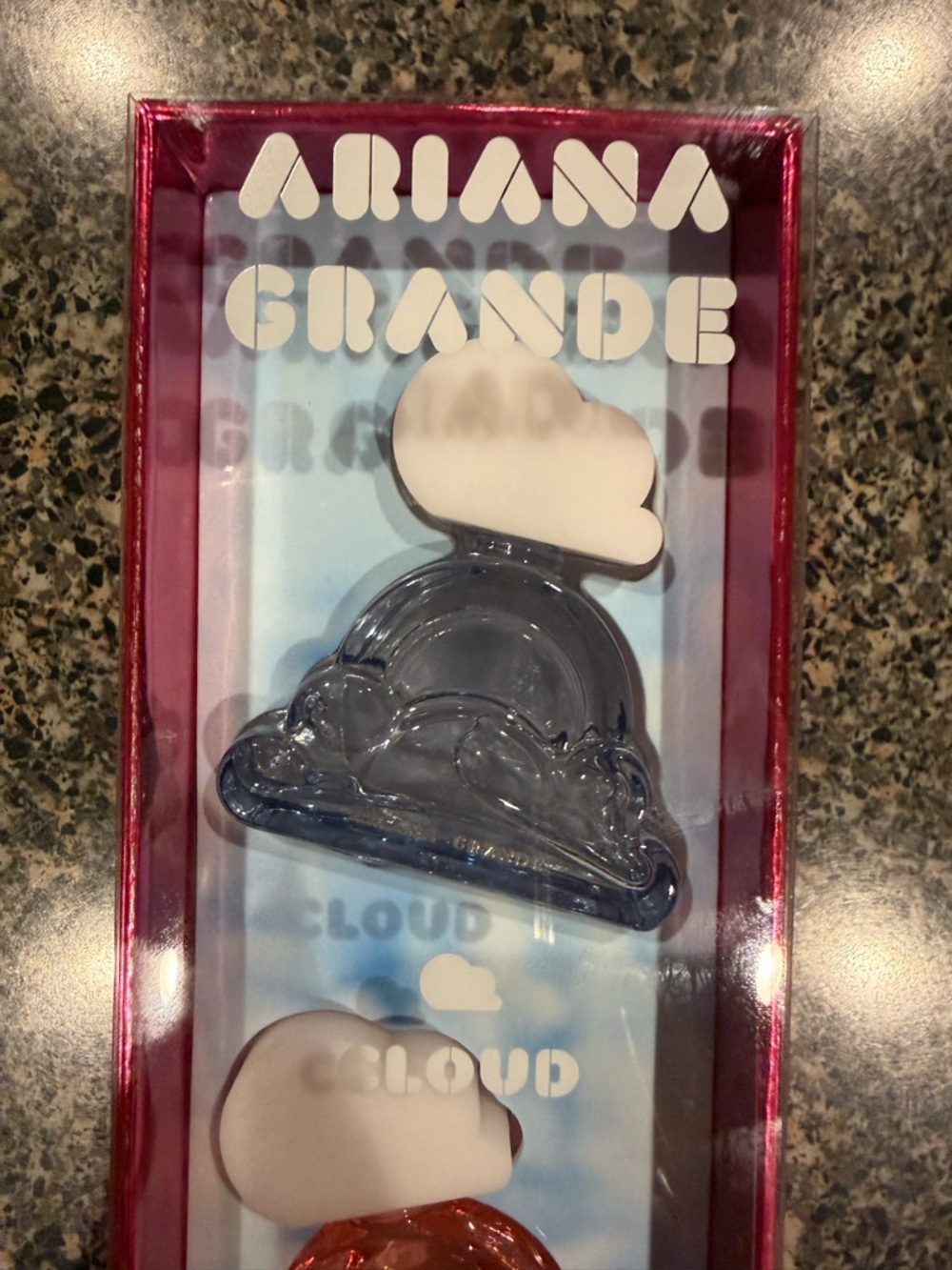 Ariana Grande Cloud Set - Picture 5 of 8
